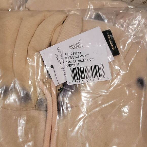  Tie dye sweatshirt NWT sizes S and M 🤍💞 - Picture 4 of 7